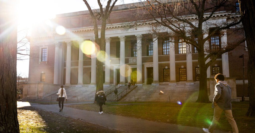Harvard University Applicants Decrease As Other Elite Schools Hit Record