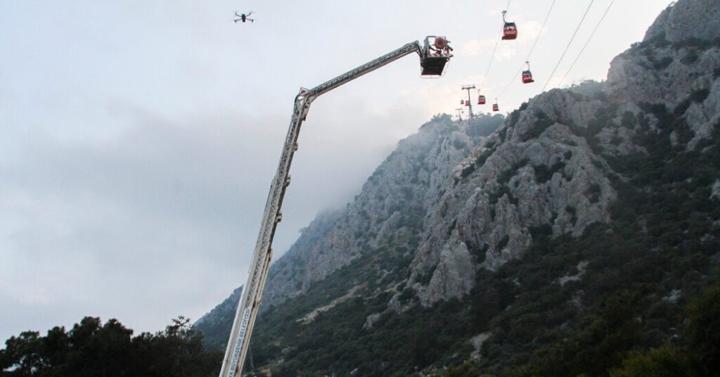 Cable car accident in Türkiye's Antalya sends passengers down mountain Cable Car Accident In Türkiye's Antalya Sends Passengers Down Mountain