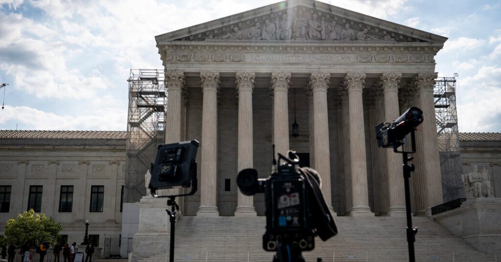 Live Updates: Supreme Court hears President Trump's 'absolute immunity' claim Live Updates: Supreme Court Hears President Trump's 'absolute Immunity' Claim