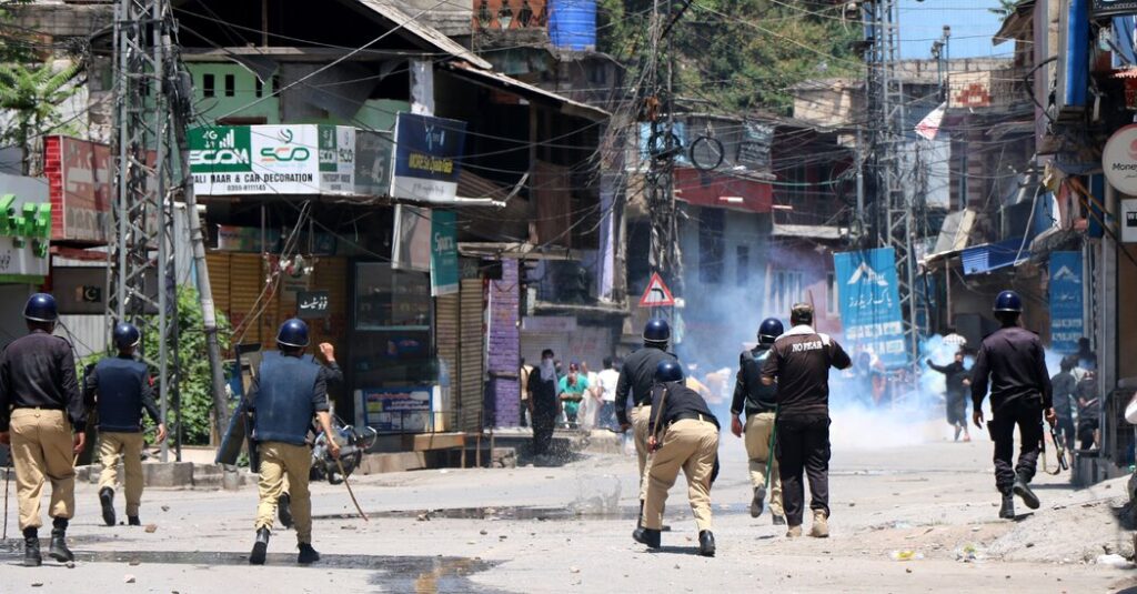 Intense Unrest Erupts Over Economic Conflict In Pakistan's Kashmir Region