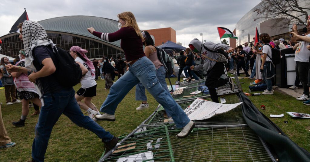 Pro Palestinian Protesters At Mit Resist Orders To Clear Encampment