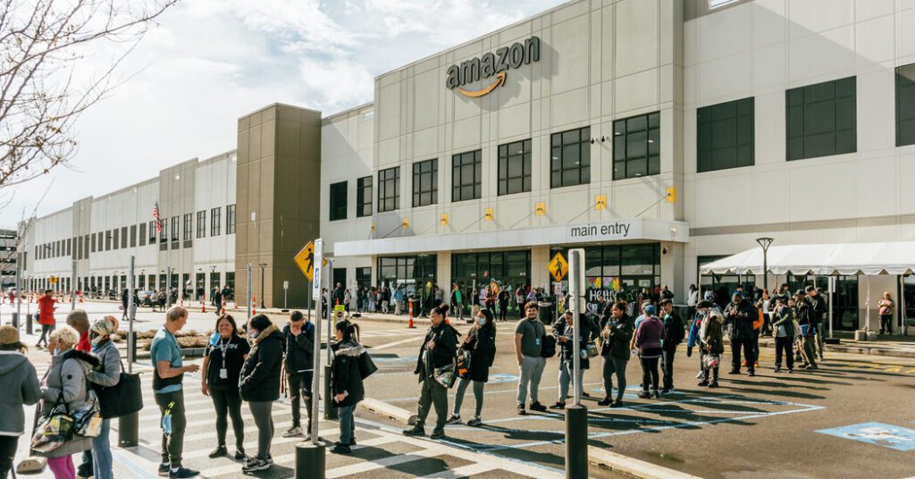 Amazon Union Joins Forces With Teamsters
