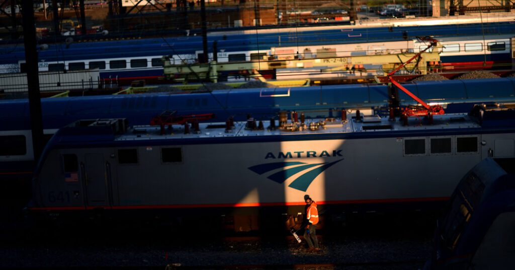 Amtrak Pays Huge Bonuses To Executives Amid Continuing Losses