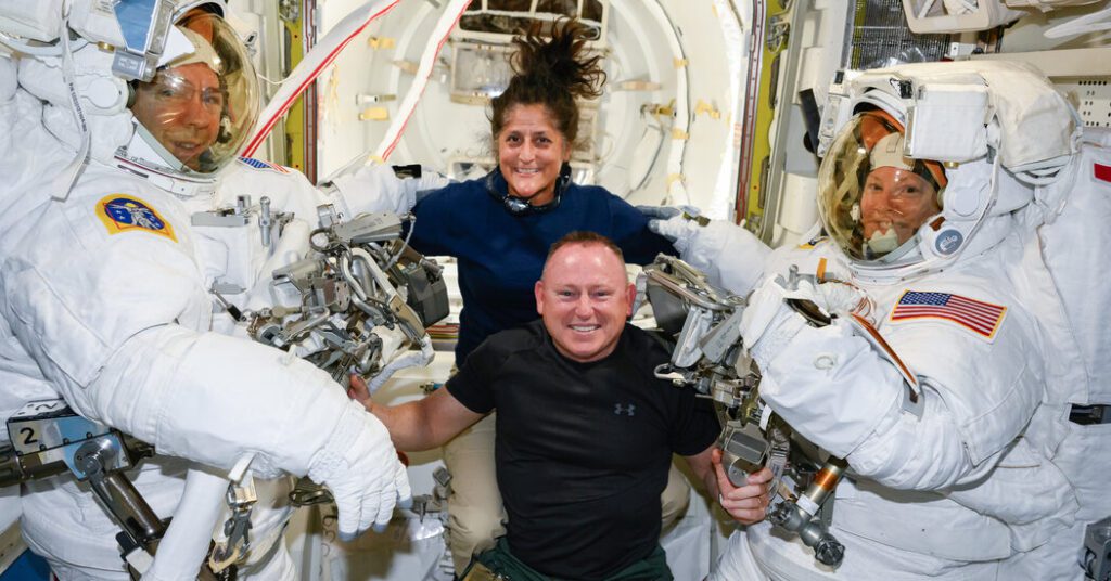 Elon Musk suggests that SpaceX accelerates the return of NASA astronauts. Elon Musk Suggests That Spacex Accelerates The Return Of Nasa