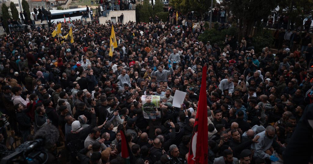 Israeli Army Attacks The Home Of A Free Hamas Member