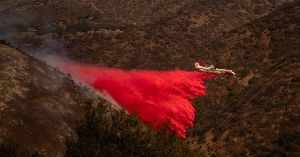 Pilots battling Los Angeles fires face dangers of heat, turbulence and high pressure Pilots Battling Los Angeles Fires Face Dangers Of Heat, Turbulence