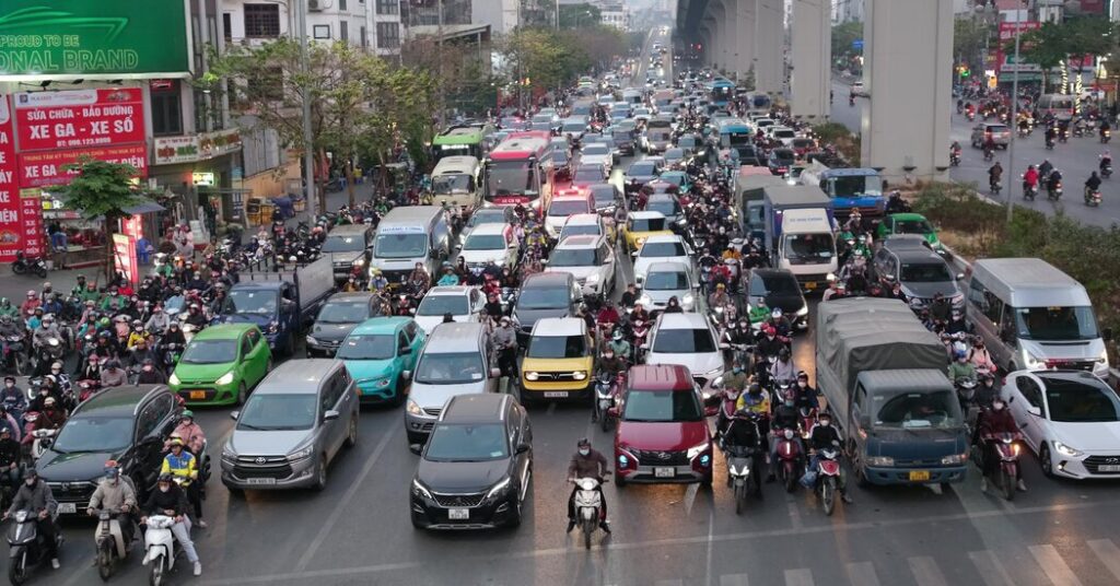 Please Be Careful! Vietnamese Drivers Are Suddenly Followed The Rules.