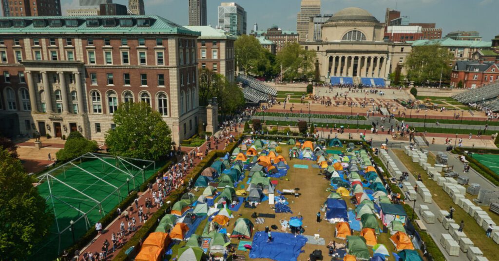 Trump signs the presidential order to promote “patriotical education” at school Trump Signs The Presidential Order To Promote "patriotical Education" At