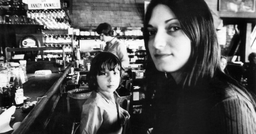 Flo fox, a photographer who overcomes blindness and paralysis, dies