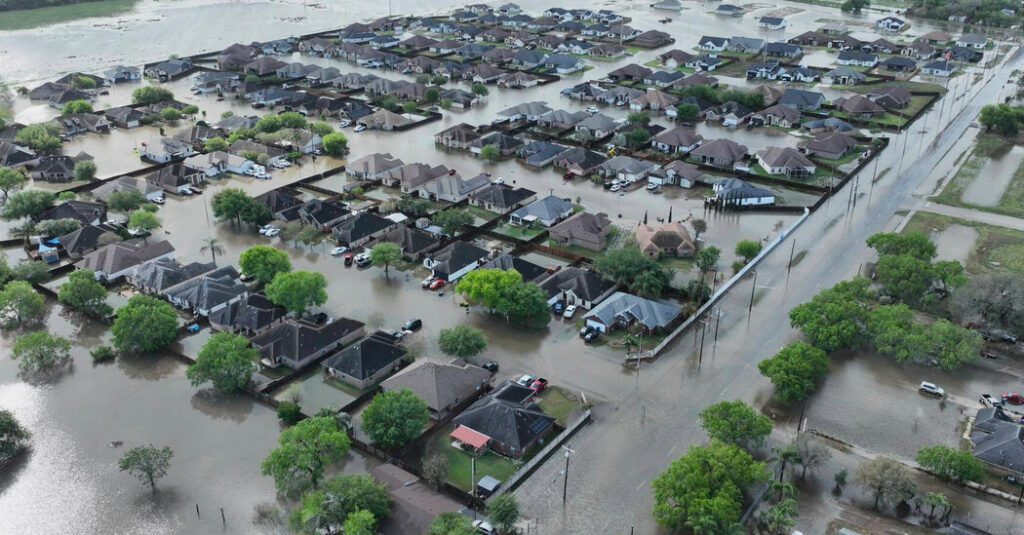 Four people were killed, hundreds were saved from floods in South Texas and Mexico Four people were killed, hundreds were saved from floods in