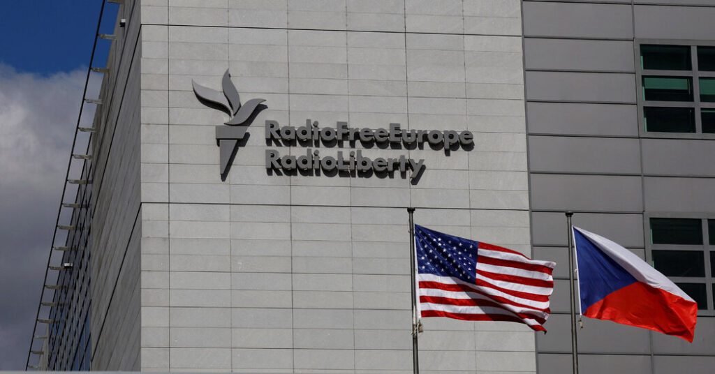 Xfederal judge blocks card push to shut down radio free