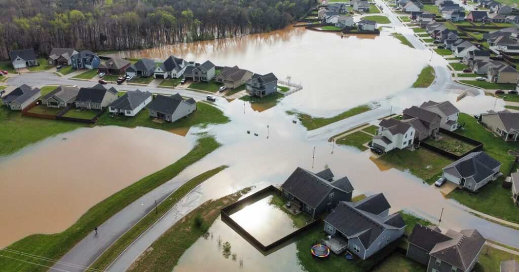 Communities brace for floods as the storm moves across the US centre Communities brace for floods as the storm moves across the