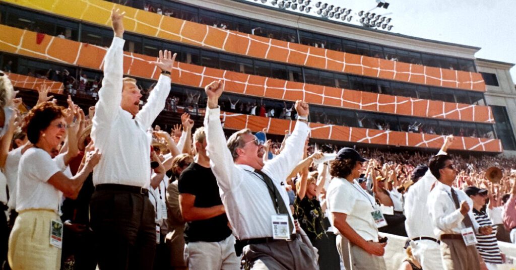 Hank steinbooker, who helped boost football in the us, dies