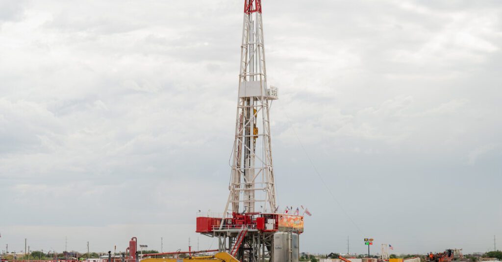 Oil prices plunge reflect economic worries about intensifying