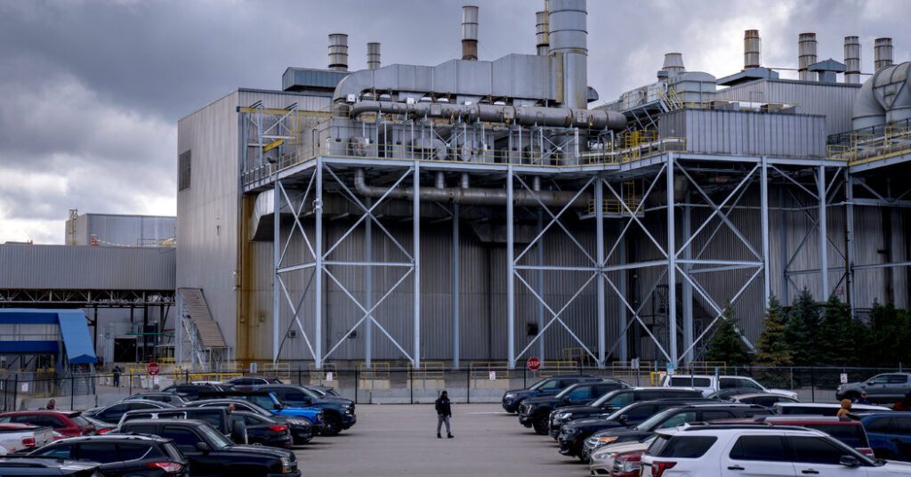 Trump signs executive order to return some car fares Trump signs executive order to return some car fares