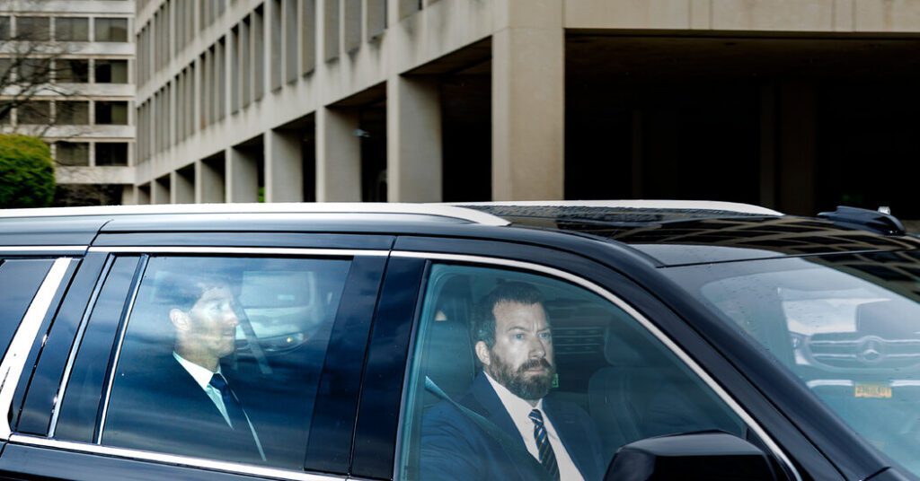 Zuckerberg says he bought Instagram and WhatsApp because it's difficult to build the app Zuckerberg says he bought instagram and whatsapp because it's difficult