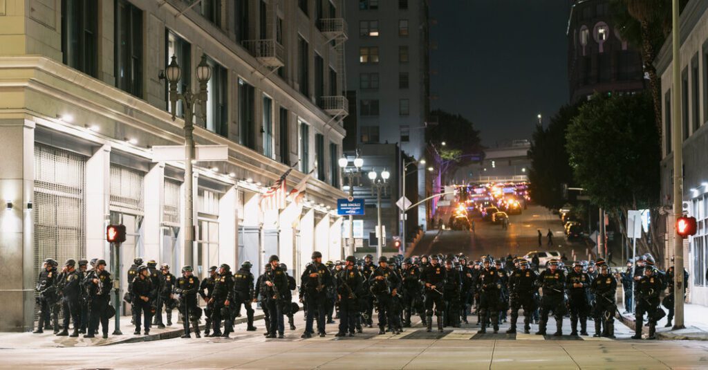 La mayor bass announces curfew to calm the protest