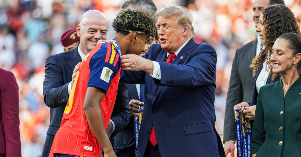 President Trump overcomes Spain bashing to award World Cup trophy to his country team President Trump overcomes Spain bashing to award World Cup trophy